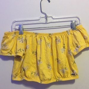 Hollis tee off shoulder crop top